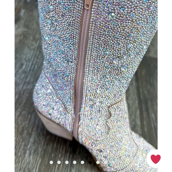 Stunning Nashville Rhinestone boots. With zipper closure. - Picture 7 of 12